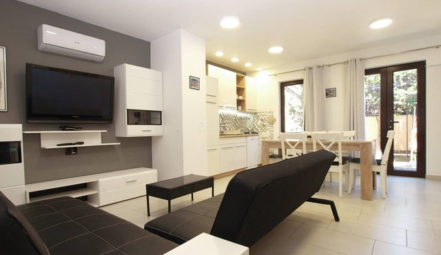 House 747 in Pula