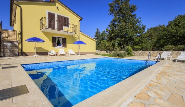 HOUSE DAVIDO WITH POOL A GREAT SWIMMING POOL PRIVATE PLAYGROUND HOUSEHOLD WELCOME