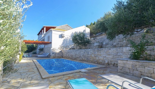 House Green Side Sunset- Four Bedroom House with Pool and Sea View