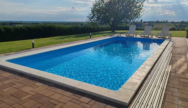 House in Kupinovac with wellness, sauna, jacuzzi, pool, and social space