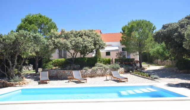 House in Mandre with Private Parking in Mandre