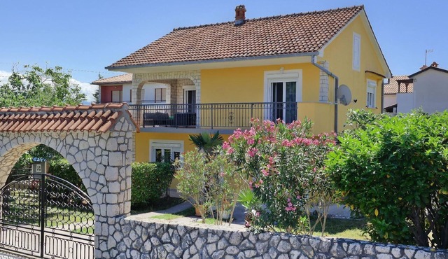 House in Silo with Private Parking in Silo