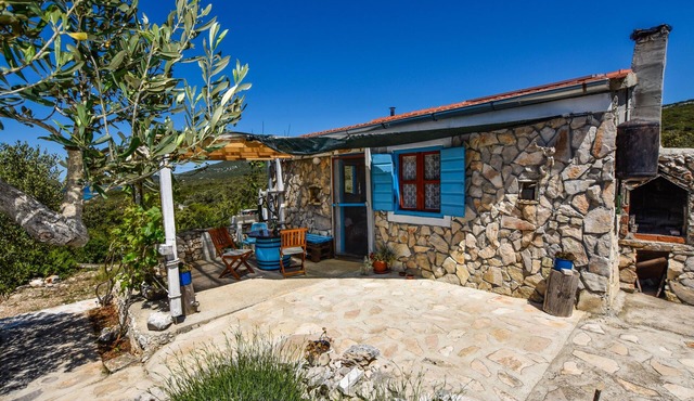 House Jonathan (81221-K1) - Nevidane - island Pasman