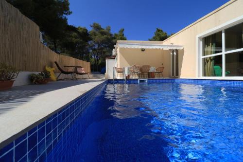 House Leta Cozy Hideaway with Pool in Rukavac