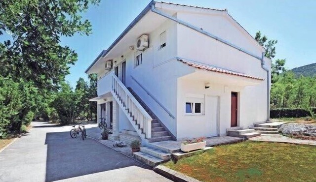 House Ritem with pool, gym and playground