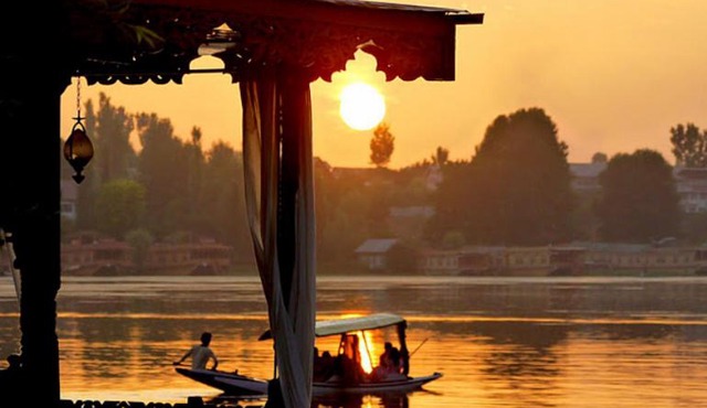 Houseboat Lily of Nageen in Srinagar