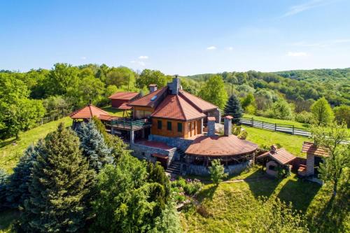 Hunting Lodge - Happy Rentals