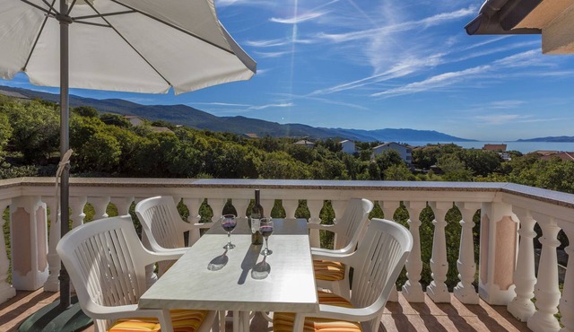 Idyllic apartment just 470 metres from the beach with sea view, cot - dogs welcome in Povile