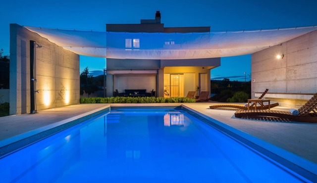 in Dugopolje mit Beheiztem Pool by Interhome