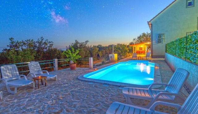 in Opanci mit beheiztem Pool, Parkplatz by Interhome in Lovrec