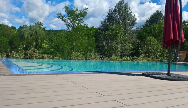 Jardine Hills Pinot Noir Cottage in Valea Scheilor