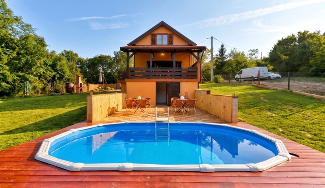 Jungle House With Pool and Hot Tub, Sveti Ivan Zelina, Croatia