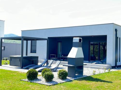 K Relax Place, Varaždinske Toplice, modern home with Sauna, Jacuzzi, WIFI