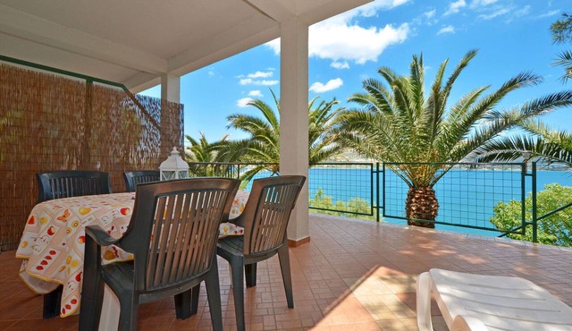 KATARINA 1 apartment for 4 + 1 people, 2 bedrooms and only 20m from the beach
