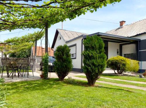 Kuća za odmor BARBARELLA - prostrani 2BR apartman, parking & WiFi
