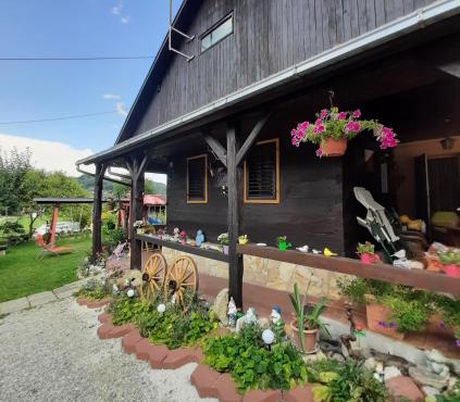 Kuća Viola, traditional wooden house in Tuhelj