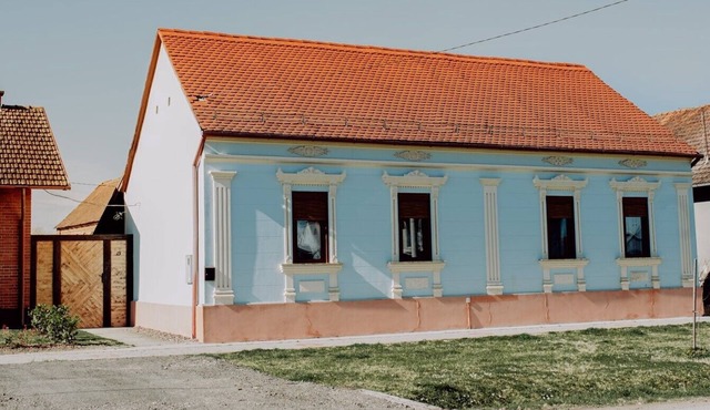 Kuzmanovi Dvori in Stitar