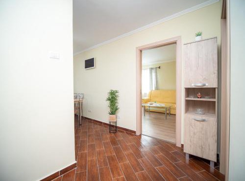 L&R Modern Apartment in Oţelu Roşu