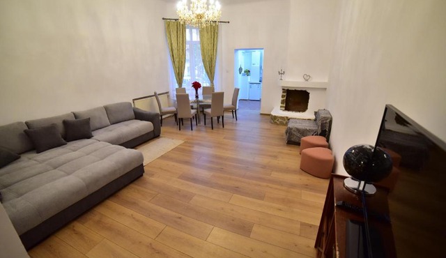 La Cristina - Big Square Apartment in Sibiu