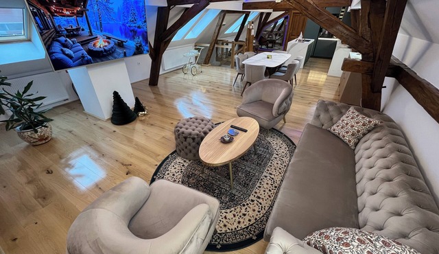 La Luna Royal Luxury House ⭐️⭐️⭐️⭐️⭐️ with Pool Jacuzzi Bikes and Parking