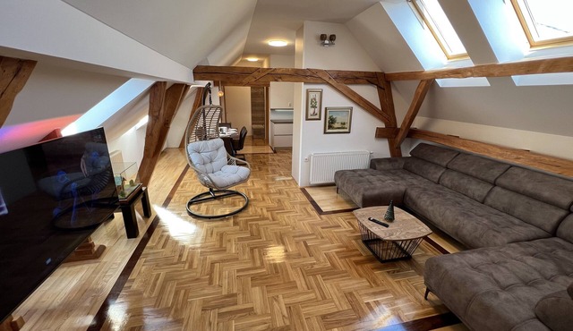 La Luna ⭐ Rustic Deluxe Apartment with Pool & Jacuzzi Bikes and Parking