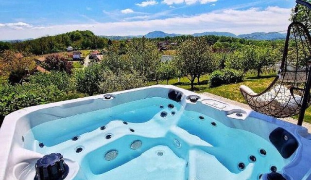 La Mia Storia with Hot tub