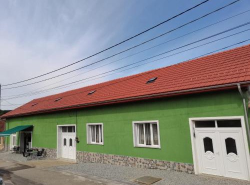 La Nera cazare apartamente - camere in Sasca Montana