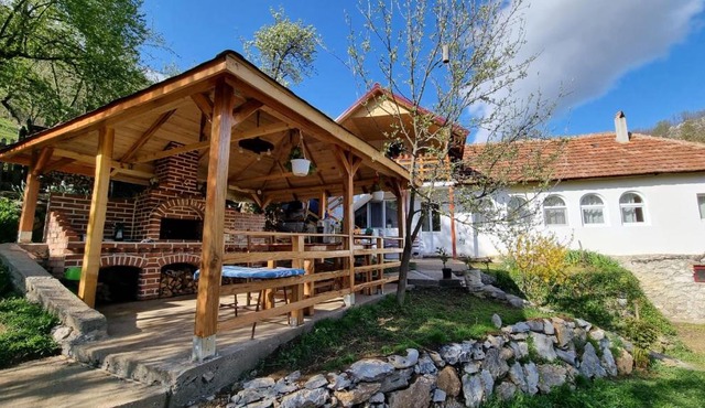 La Peșteră in Isverna