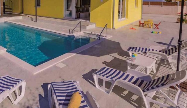 La Verna residence with pool