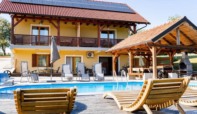 Lahinja & Kolpa River Apartment bis zu 4 Prs, Beheizter Pool, Sauna, Jakuzzi in Metlika