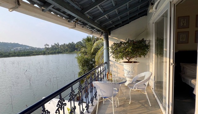 Lakefront, Pvt Pool, Caretaker - The BluJam Villa in Arpora