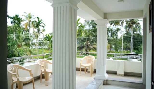Lakeshore Premier Serviced Villa - Professionally serviced, near Vembanad Lake! in Thanneermukkom