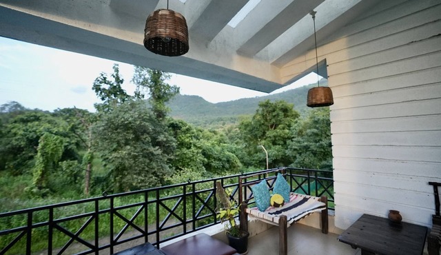 Lakeside Boheme Inn in Khalapur