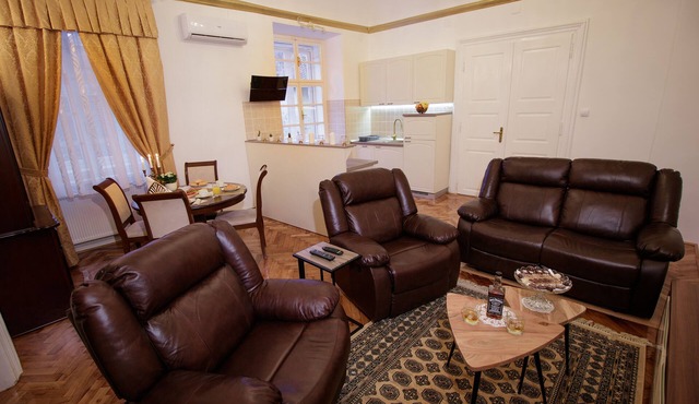 Little Vienna Gold Apartment
