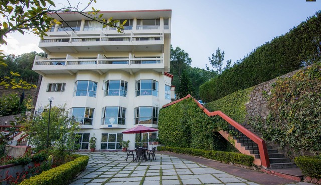 Livingstone Misty Mountains resort Studio Room in Kumarhatti