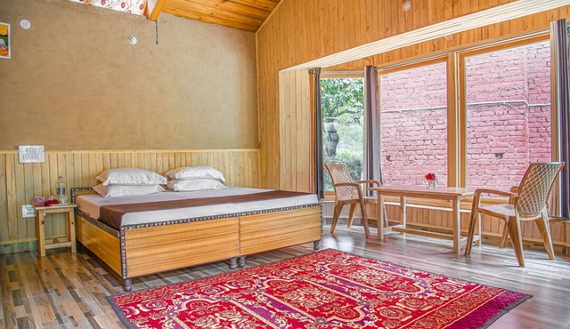 LivingStone River view Cottages in Tirthan valley in Tirthan valley