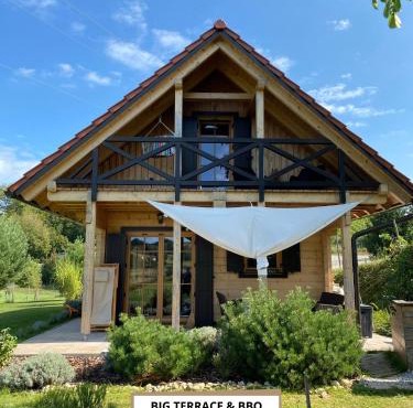 Loghouse Brunka - Escape from life on a highway in Tisina