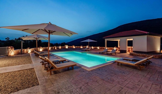 Look forward to a vacation home with plenty of space and a luxurious ambience. in Medovdolac