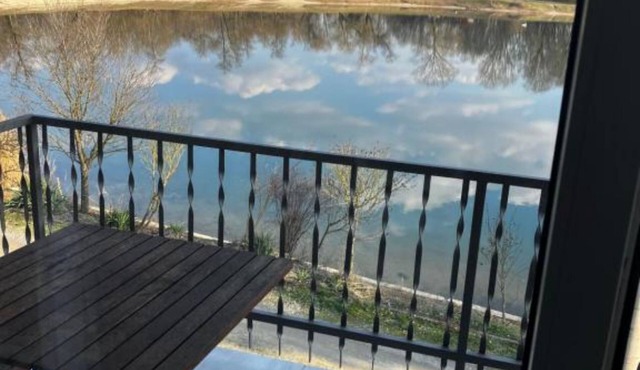 Lotus Pearl Lake Retreat Apartments