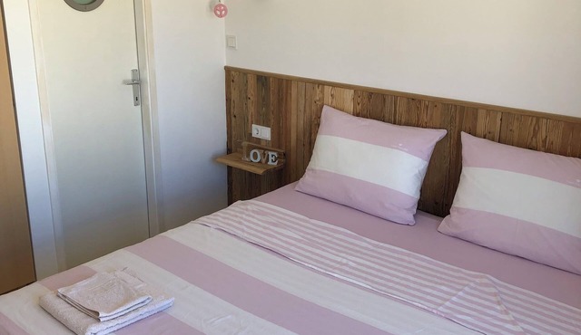 LOVE Cozy studio with a great sunset/sea view away from the crowds in Sveti Juraj