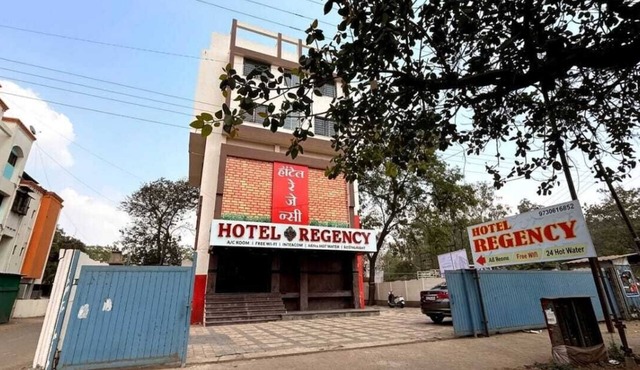 Lovely 1-bedroom hotel with AC in charming Nashik in Nashik