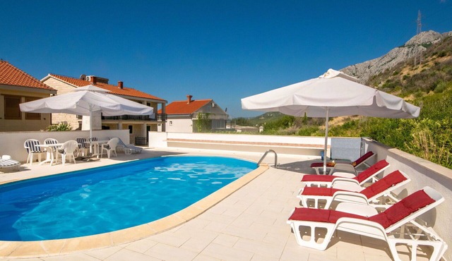 Lovely apartment for 4 guests with WIFI, A/C, pool, terrace, pets allowed and panoramic view in Orebic