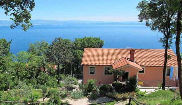 Lovely apartment for 4 people with A/C, WIFI, TV and patio
