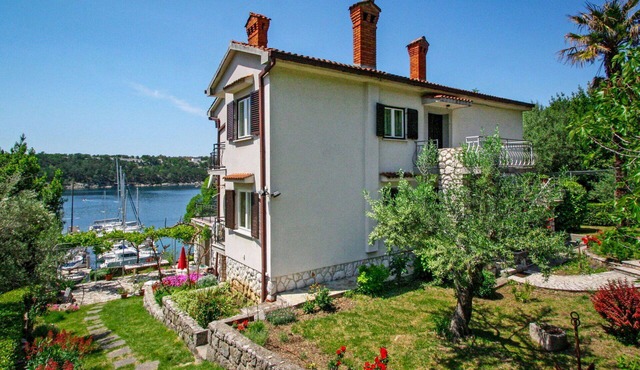 Lovely apartment for 5 people with A/C, WIFI, TV, terrace and pets allowed