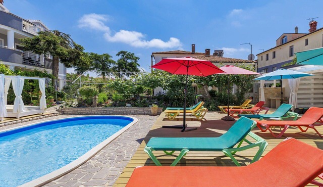 Lovely apartment for 5 people with pool, A/C, WIFI, TV, terrace and pets allowed in Umag