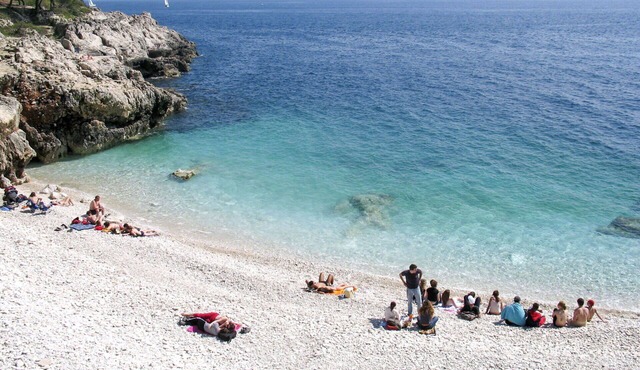Lovely apartment for 6 people with private pool, A/C, WIFI, TV, terrace and parking in Jadreški