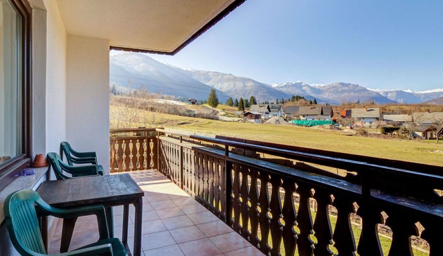 Lovely apartment for 5 people with WIFI, TV, balcony, pets allowed and panoramic view in Jesenice