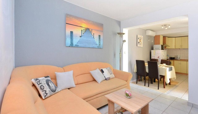 Lovely apartment in Okrug Gornji