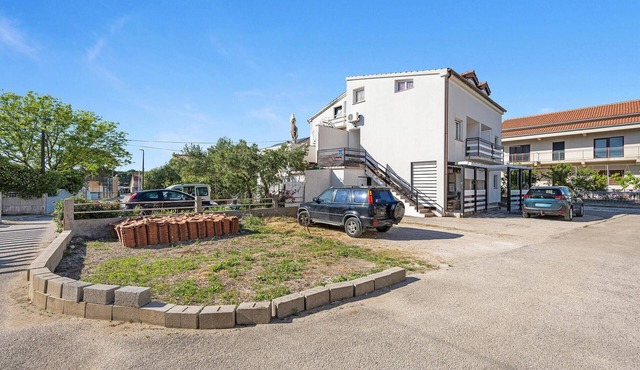 Lovely apartment in Betina with WiFi
