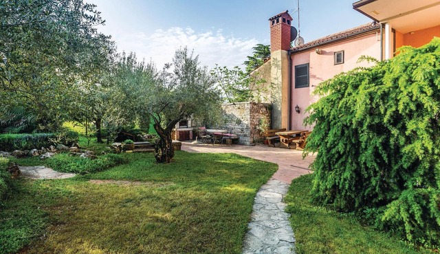 Lovely apartment in Buje with WiFi